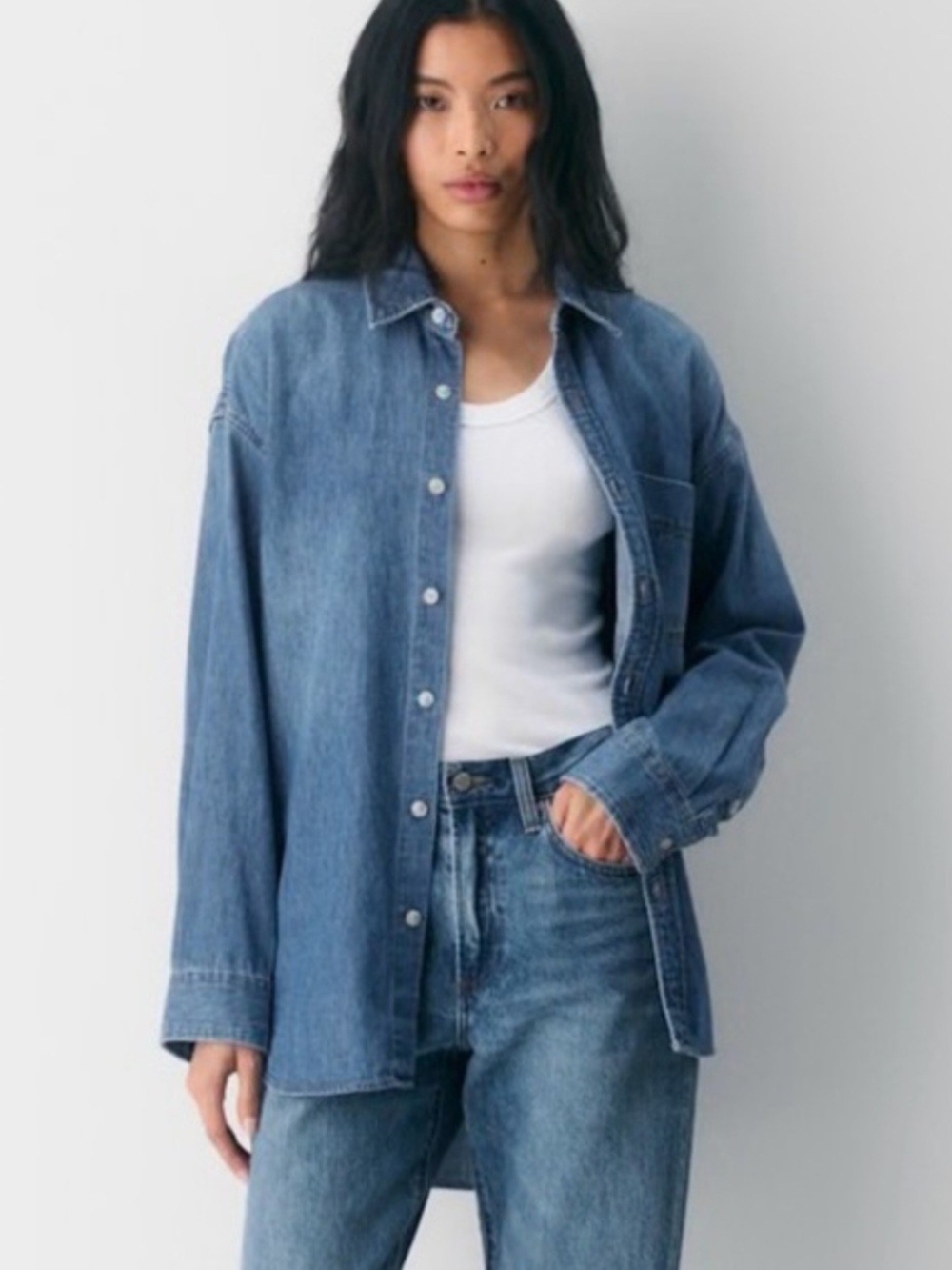 Aritzia Denim Forum The '80s Comfy Denim Shirt Size M Medium Wash Long Sleeve